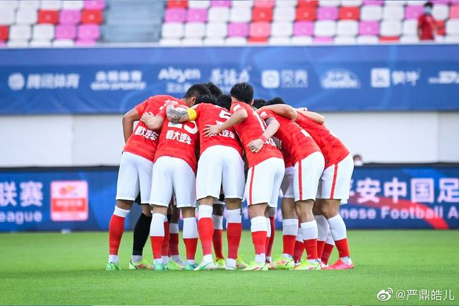 沙特联-吉达联合4-2卡利杰仍居第4 本泽马点射破门+伤退北京时间11月30日23:00，沙特联第15轮吉达联合迎战卡利杰的比赛，上半场科罗纳多推射破门，本泽马点射+中柱随后伤退，纳里点射扳回一城，下半场哈姆达拉点射，扎卡里亚-豪萨维推射破门，特耶斯精彩侧身凌空破门，最终吉达联合4-2卡利杰仍居第4。